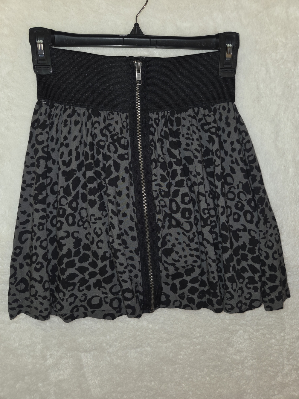 Pink Victoria's Secret Sz XS Short Skirt Gray & Black Leopard Print Zip Front